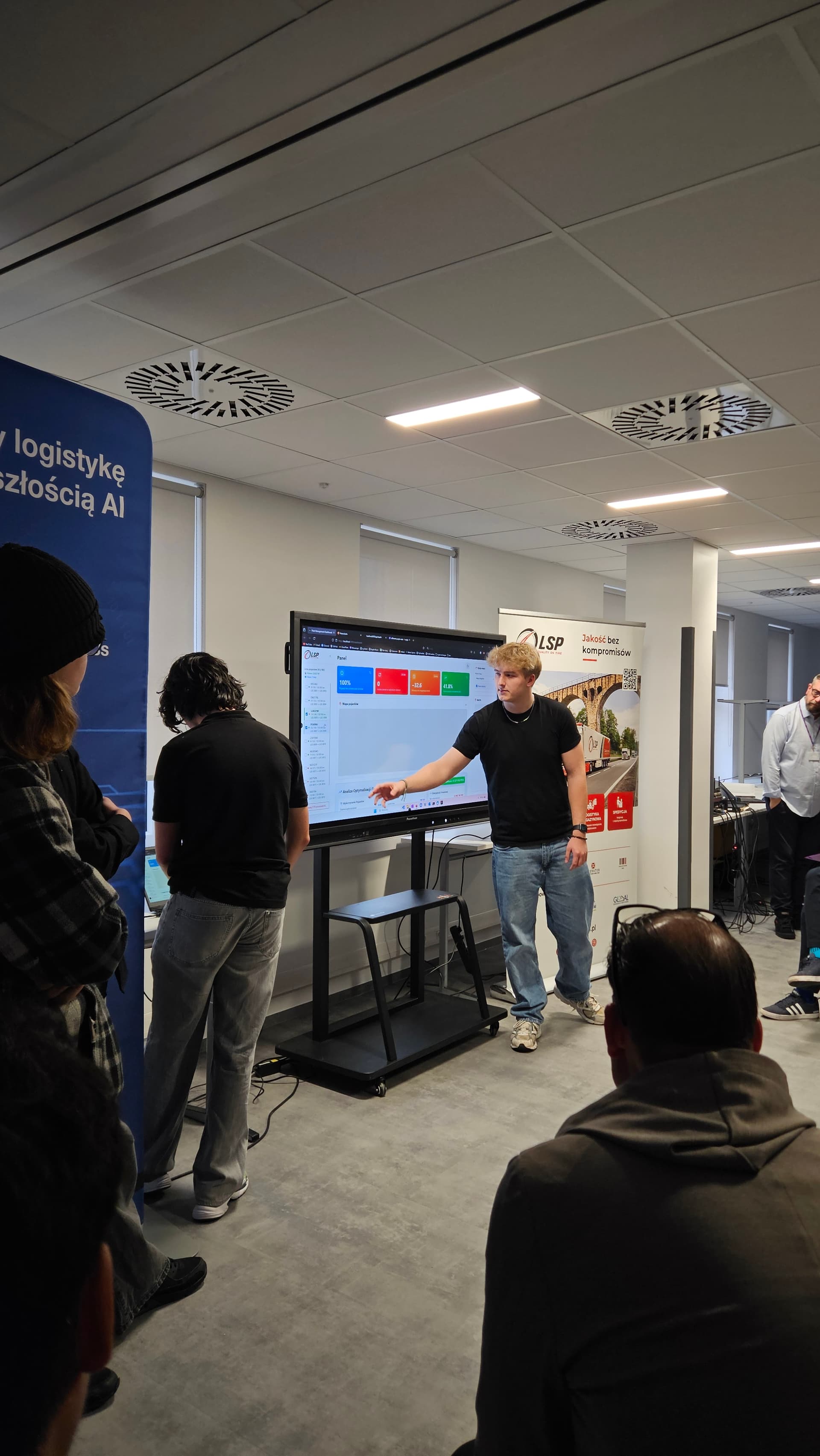 Team presenting project at Techni Schools hackathon 2025 with Kamil Leśkiewicz